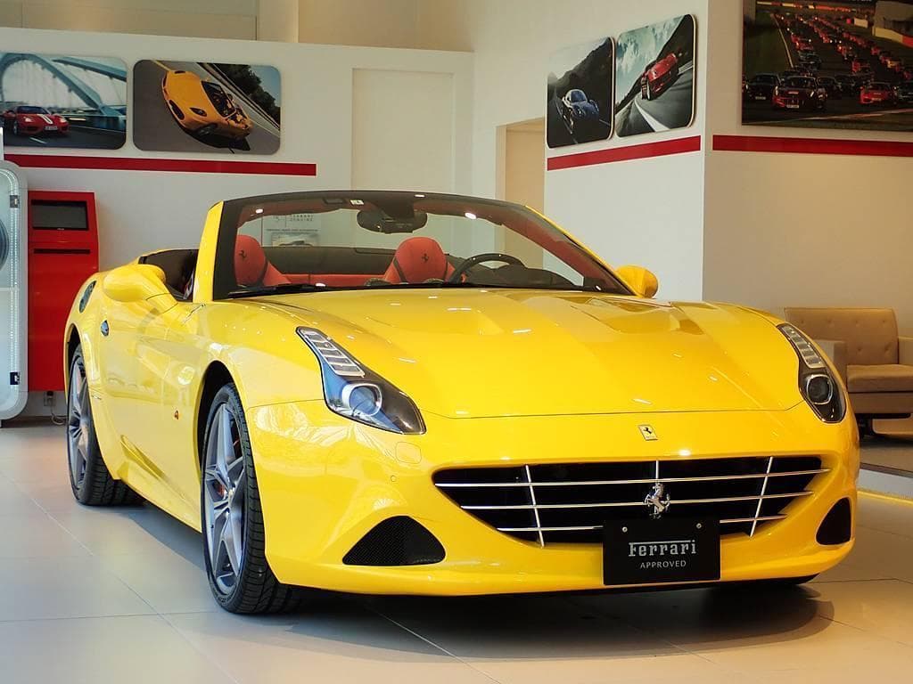 Moda Ferrari California T (2014) - Ferrari.com