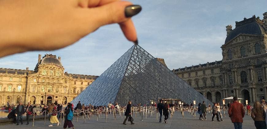 Place Museo del Louvre