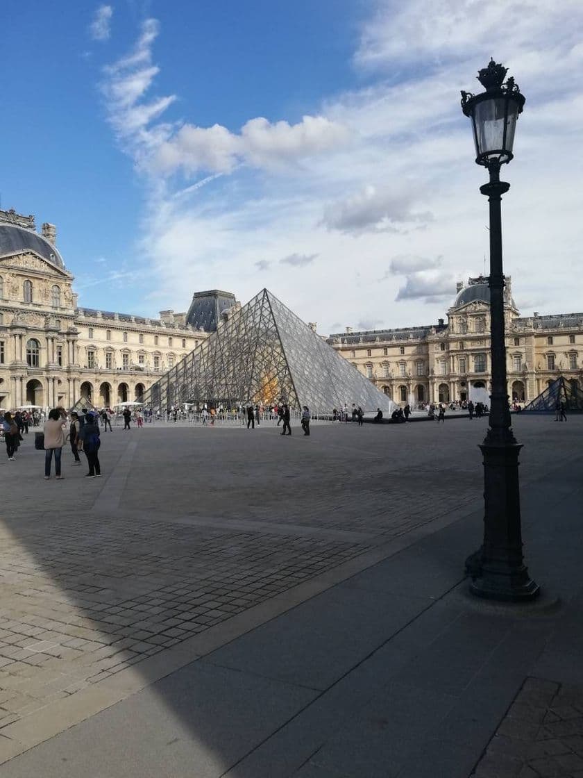 Place Museo del Louvre