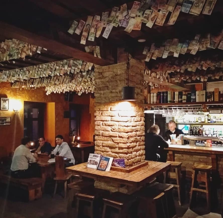 Restaurants Būsi trečias