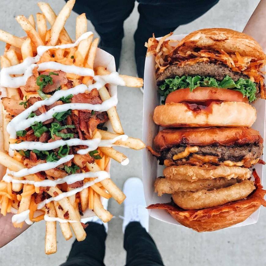 Product hamburgers e batatas fritas 