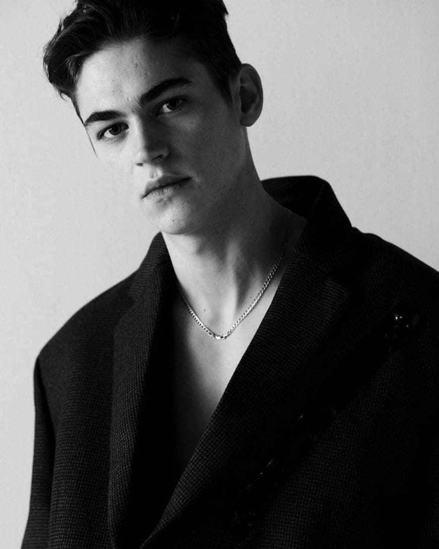 Moda Hero Fiennes Tiffin