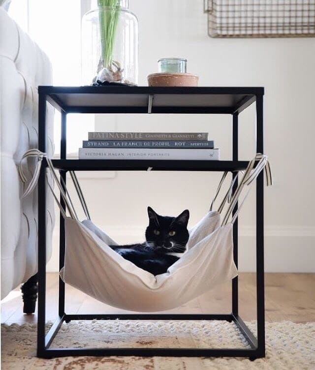 Fashion Little hammock for cats.