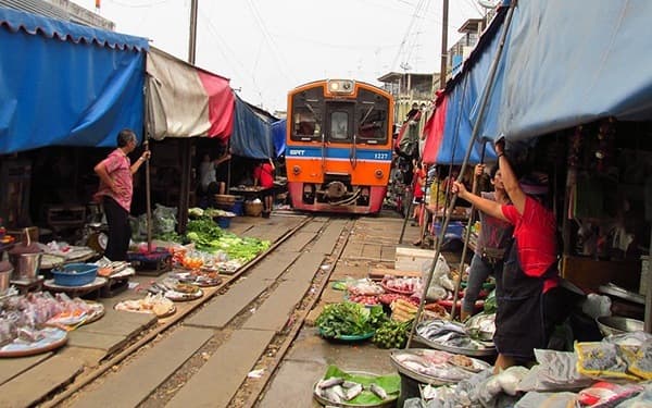 Place Oldskul Night Train Market