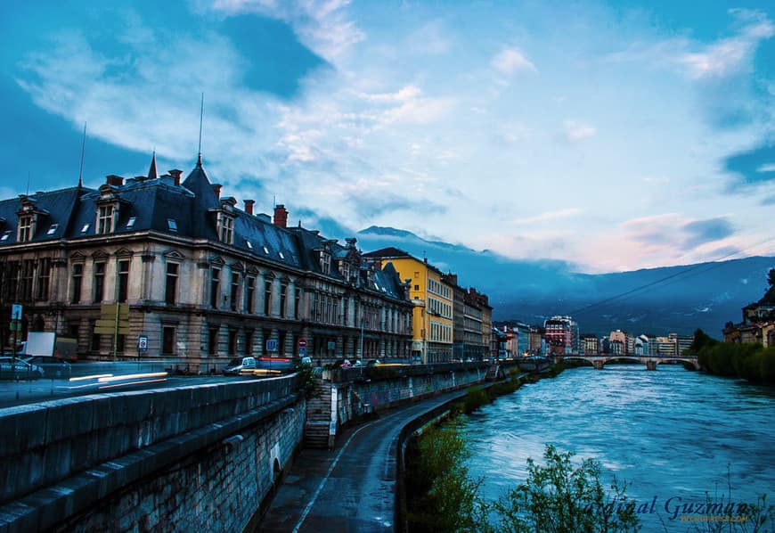 Place Grenoble