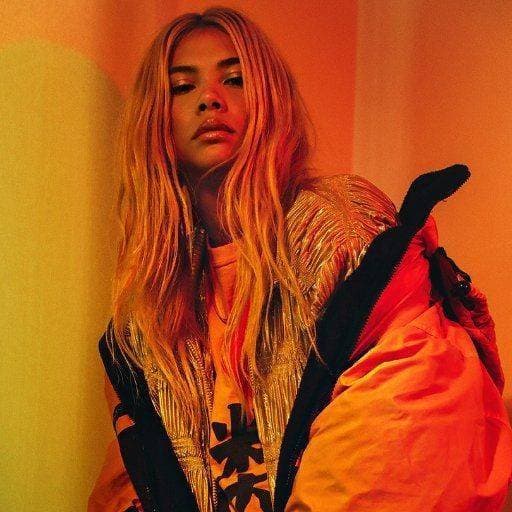 Moda Hayley Kiyoko