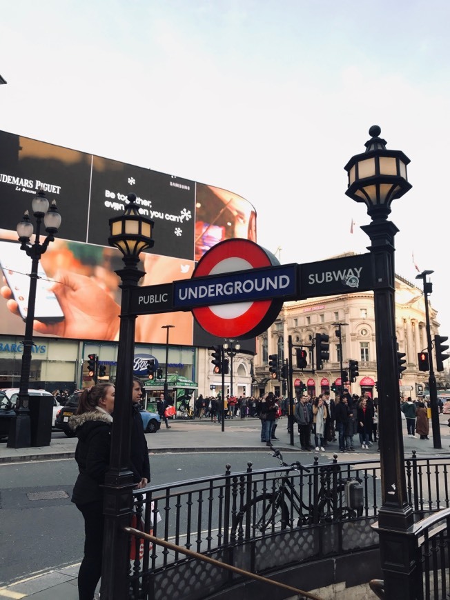 Lugar Piccadilly Circus