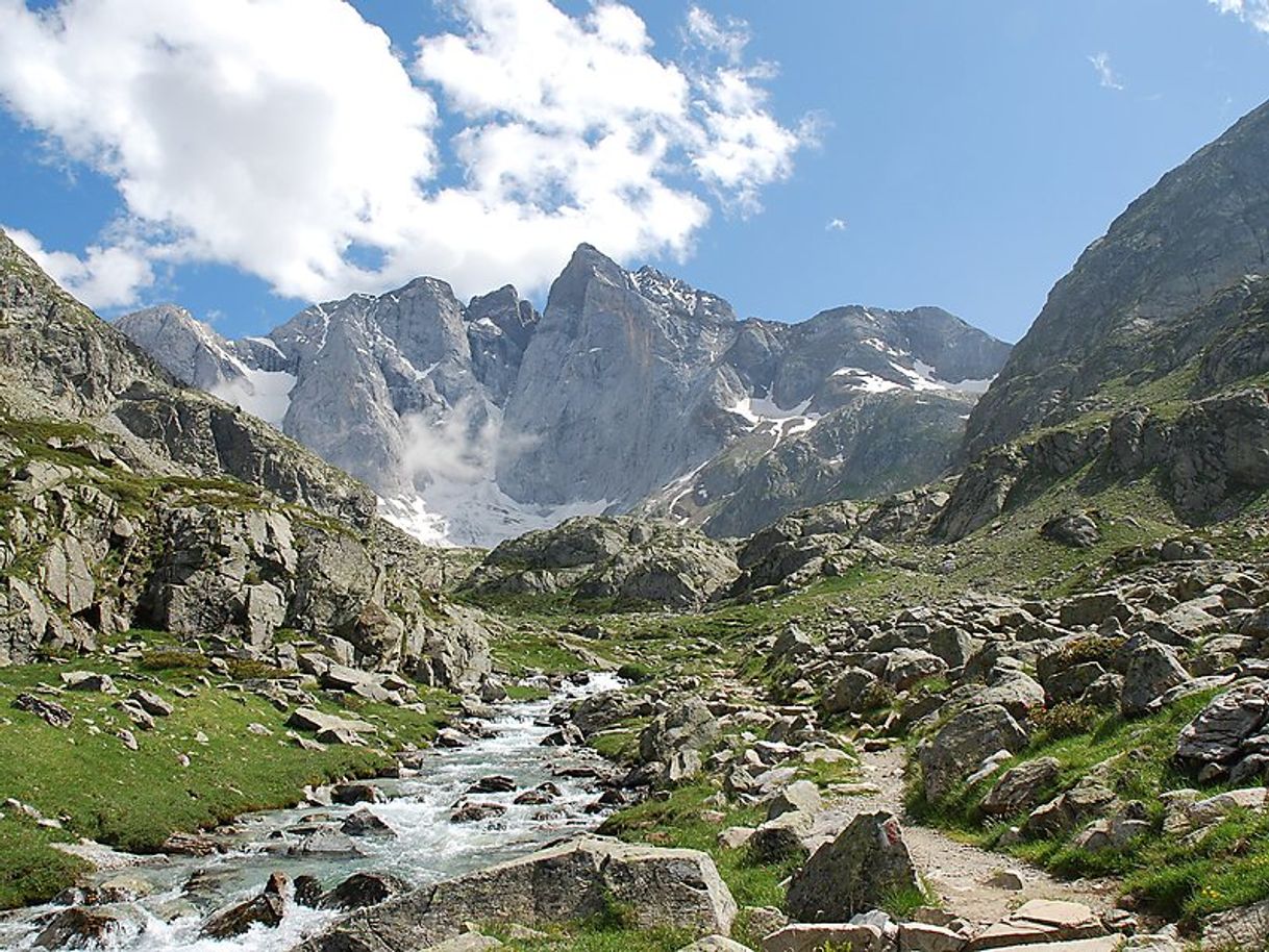 Place Pirineos