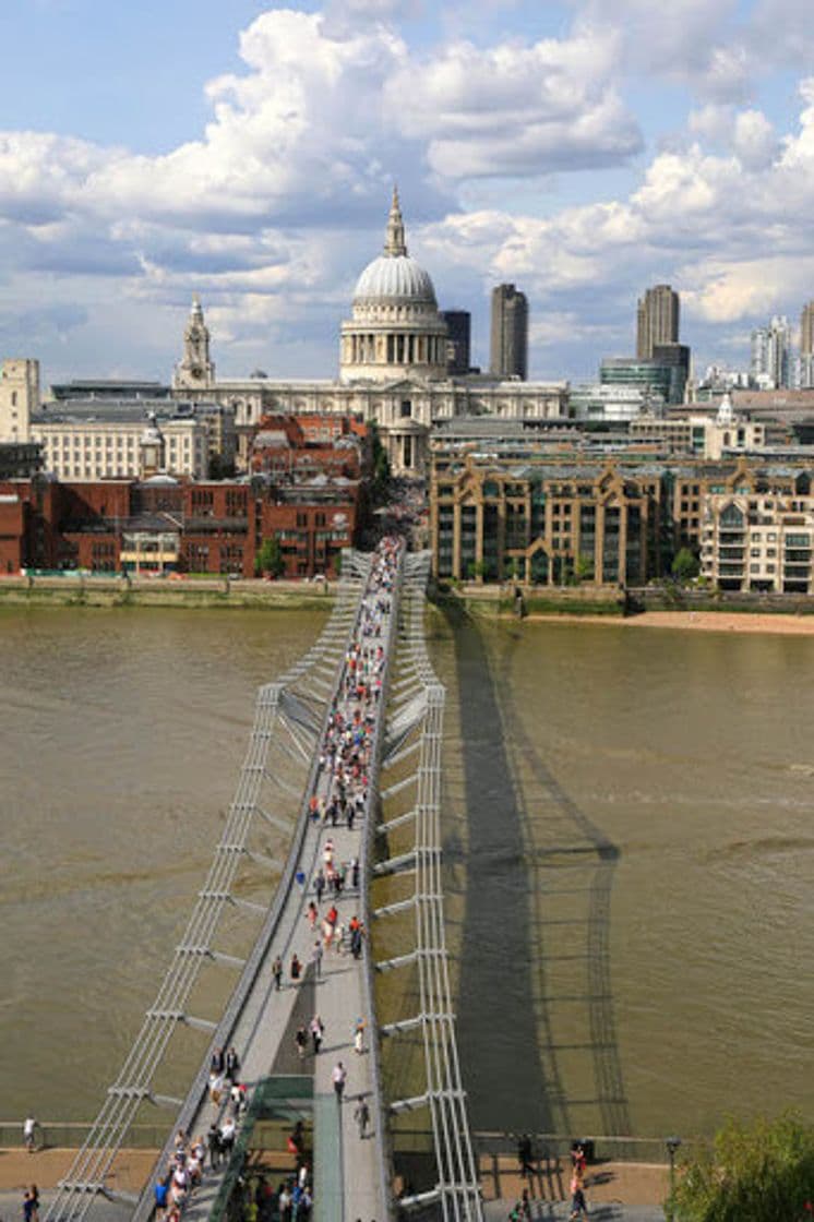 Place Millennium Bridge