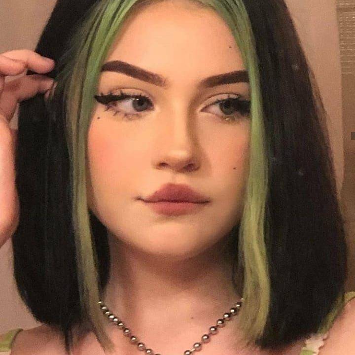 Moda cabelo com madeixas verdes top 