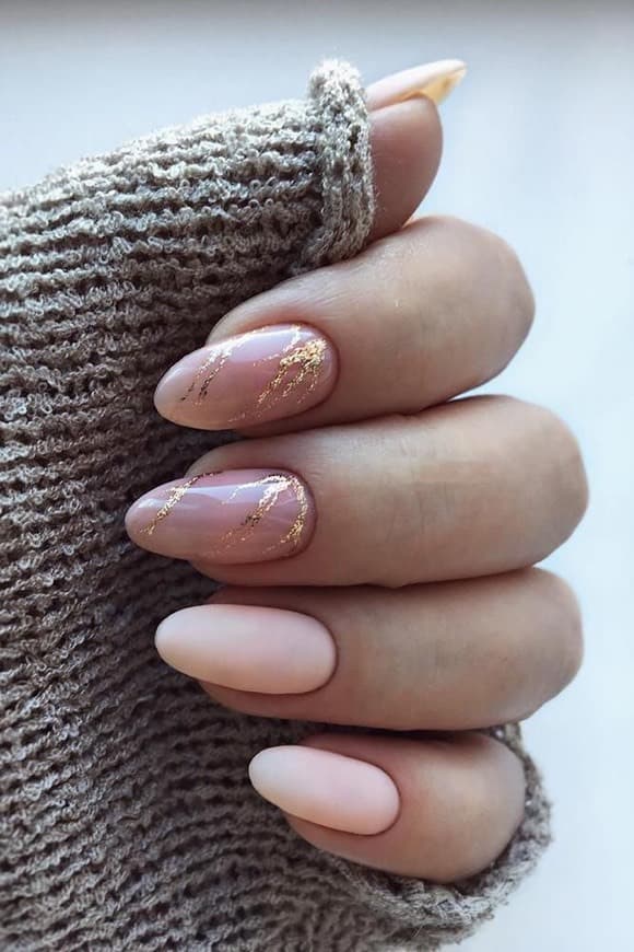 Moda nude nails