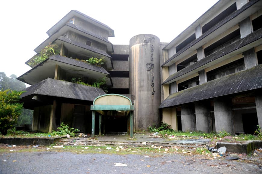 Lugar Hotel abandonado - Monte Palace