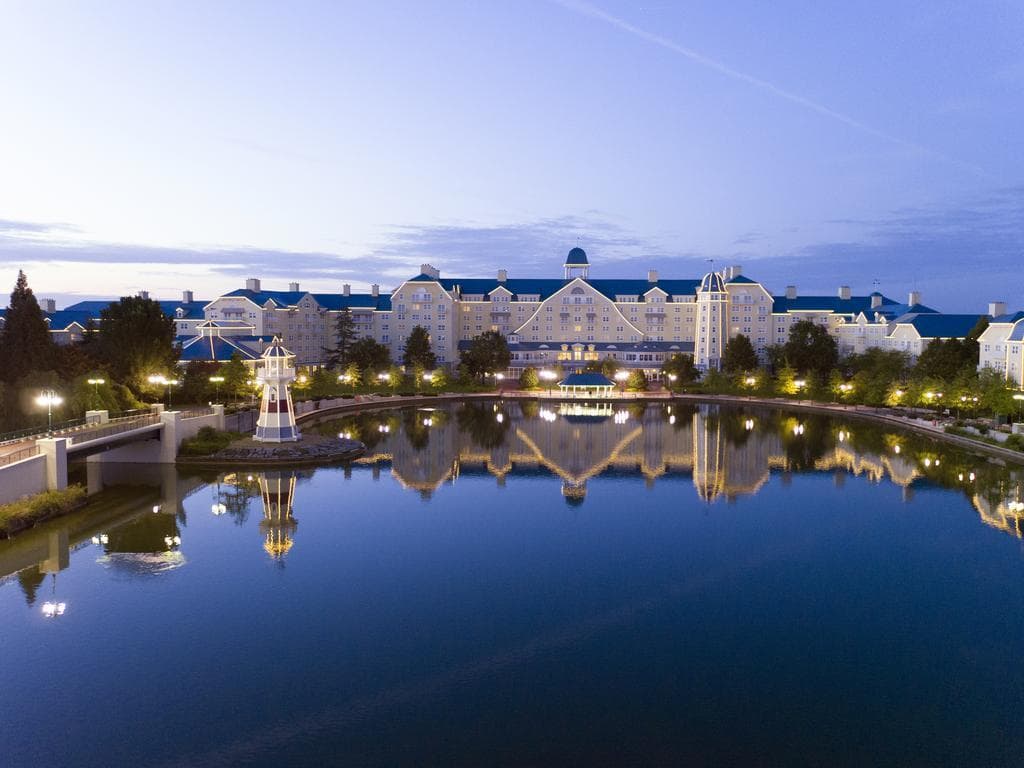 Lugar Newport Bay Club & Hotel