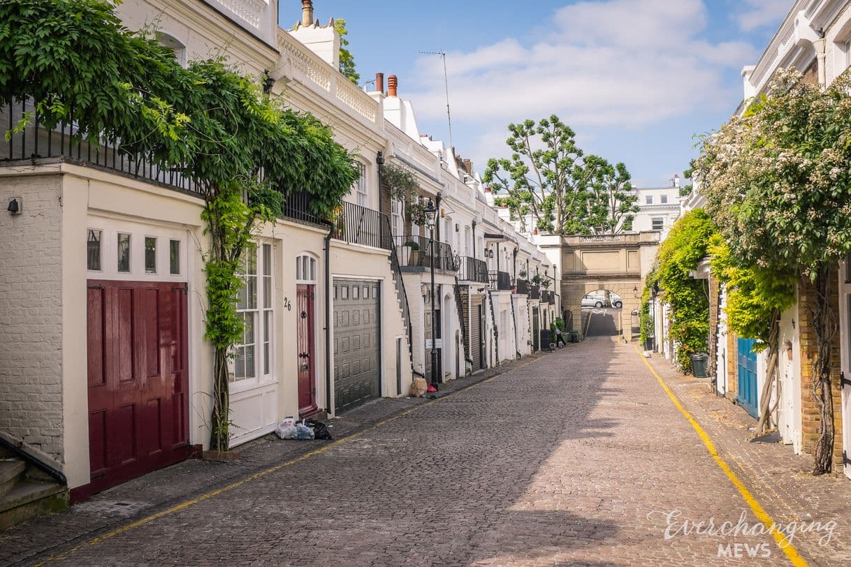 Place Holland Park Mews