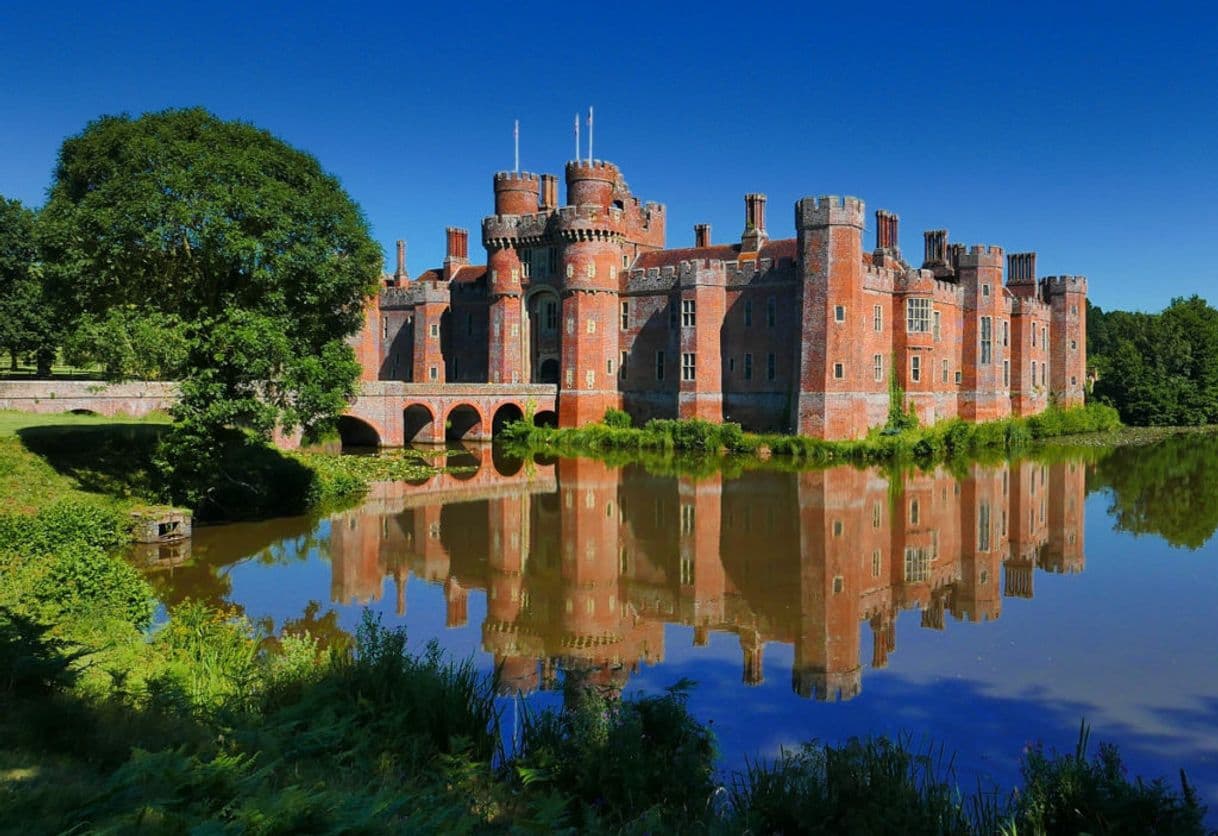 Place Herstmonceux Castle