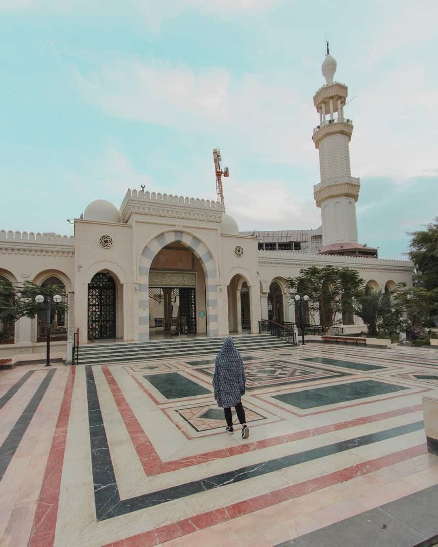 Place Al-Sharif Al-Hussein bin Ali Mosque