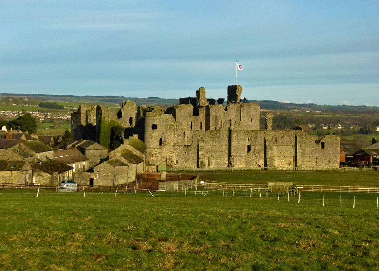 Place Middleham Castle