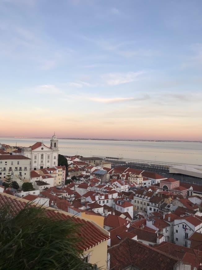 Place Miradouro de Santa Luzia