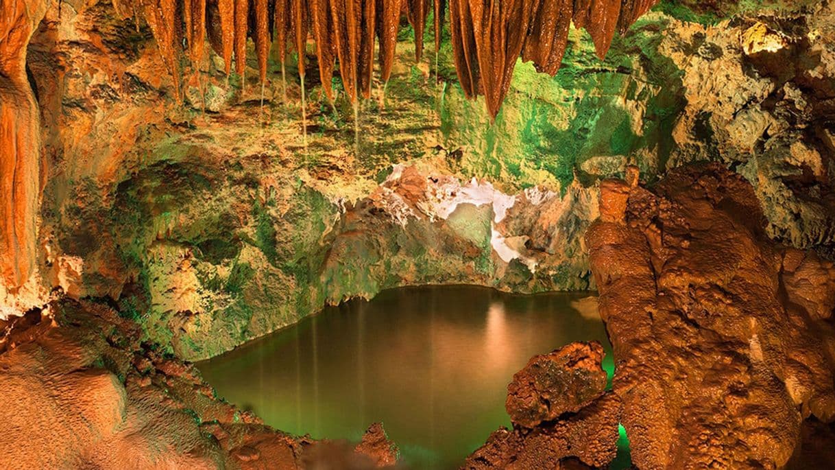 Place Grutas de Mira de Aire - Empreendimentos Turisticos e Espeleológicos S.A