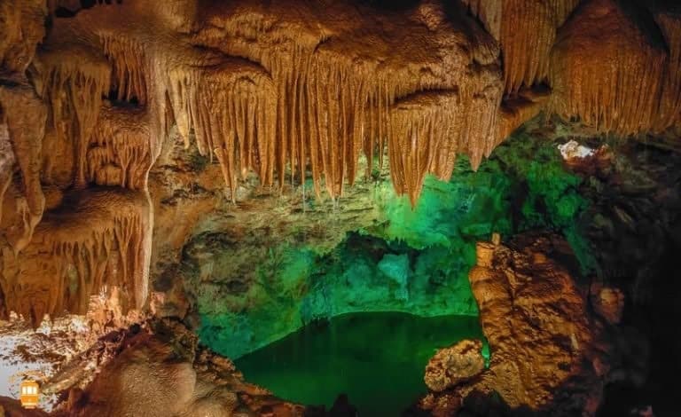 Lugar Grutas de Mira de Aire