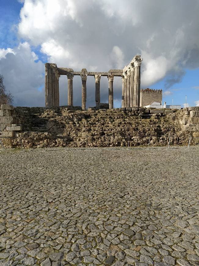 Place Templo romano de Évora