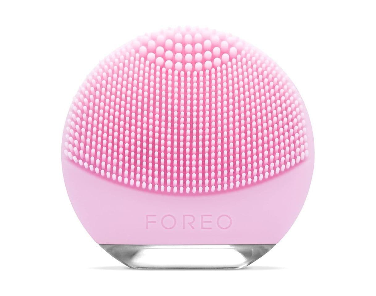 Belleza LUNA go de FOREO es el cepillo limpiador facial portable