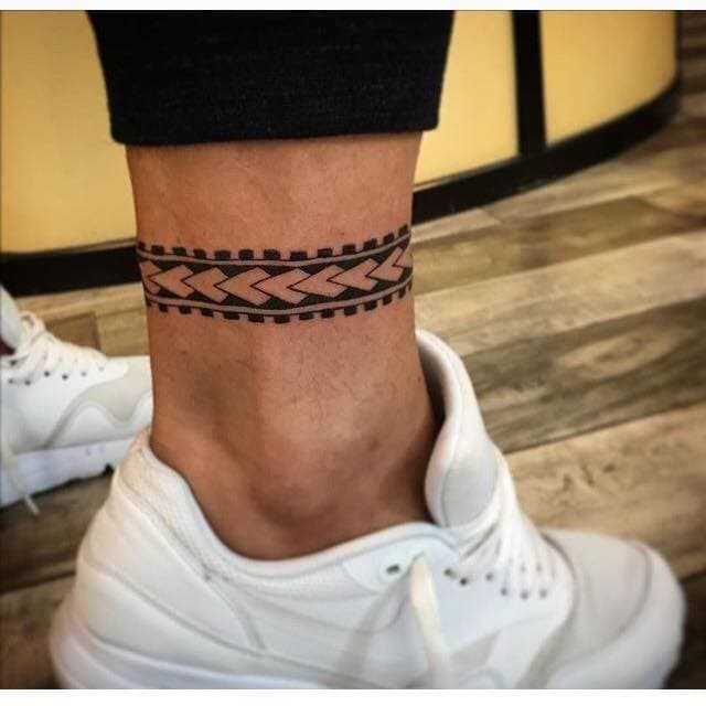 Moda Tatuagem pulseira no pé 