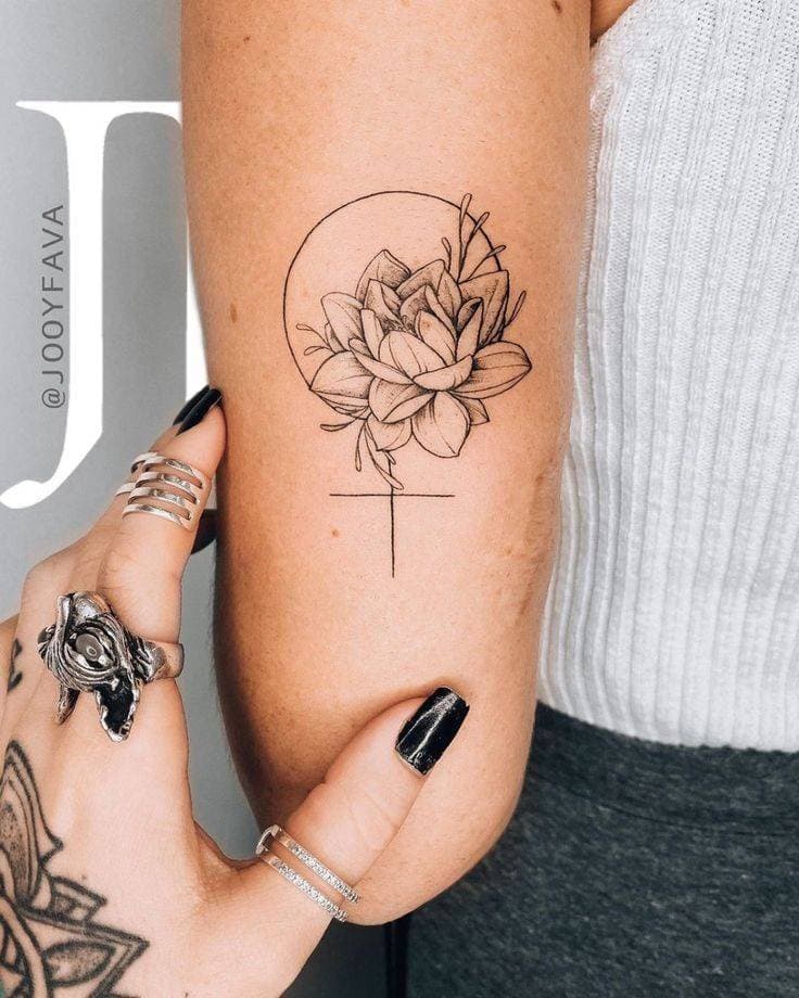 Fashion Tatuagem com flores