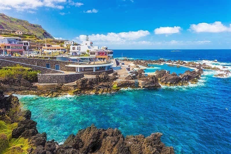 Lugar Piscinas Naturais de Porto Monìz