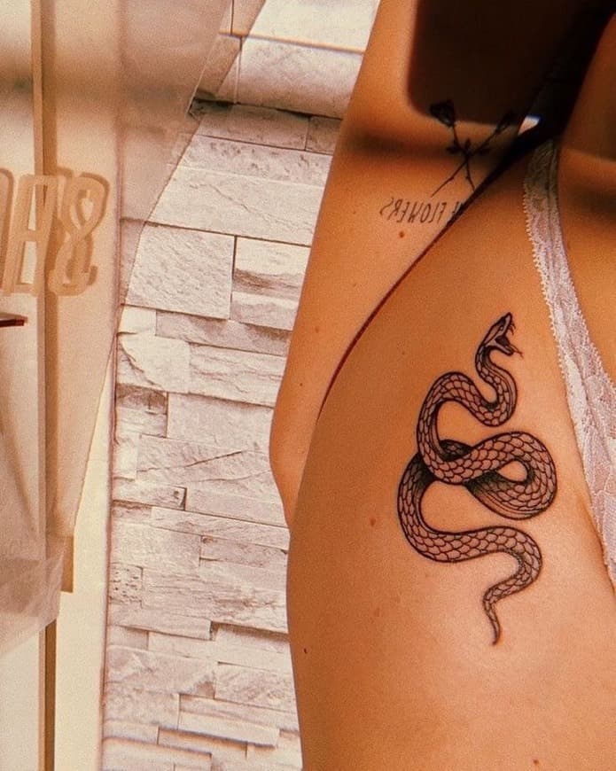 Moda Snake tattoo