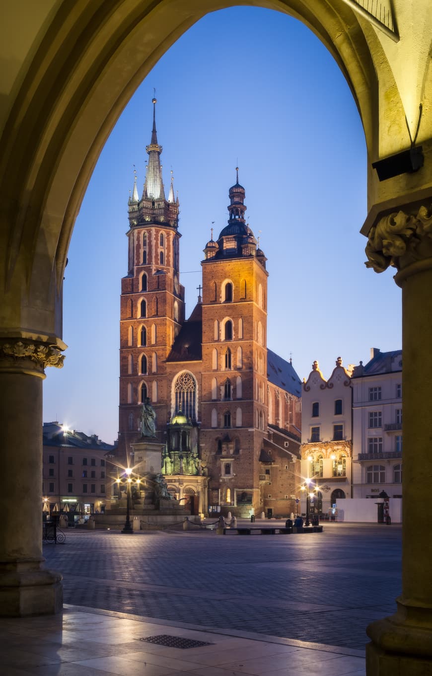 Place Basílica de Santa María