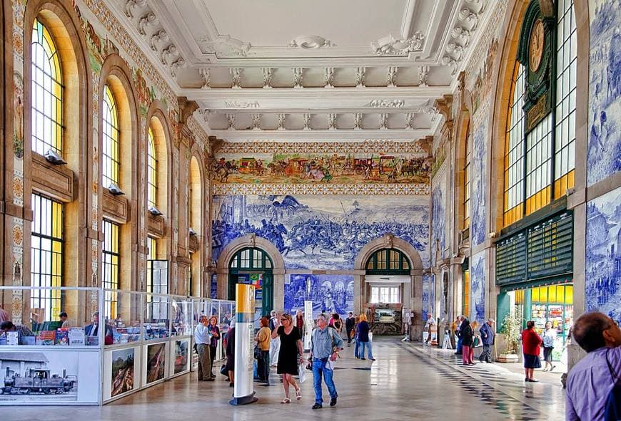 Place São Bento station