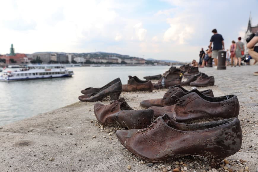 Place Shoes on the Danube Bank