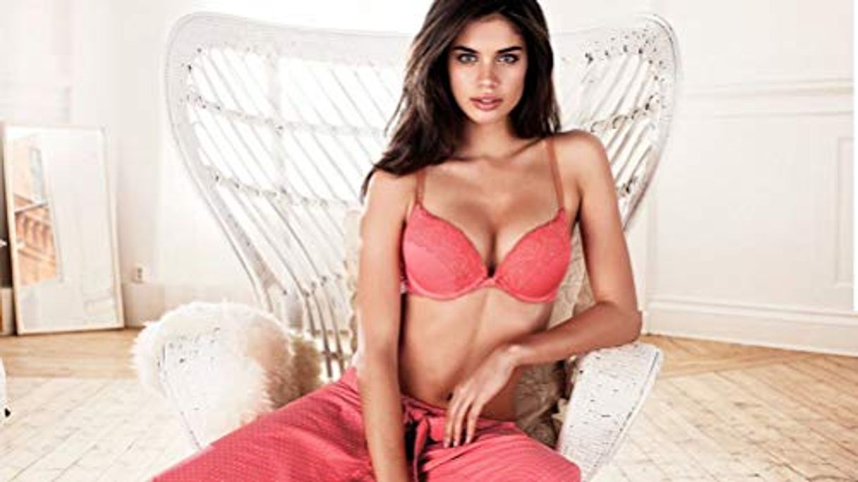 Producto Sara Sampaio Poster on Silk