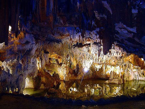 Lugar Grutas de Santo António