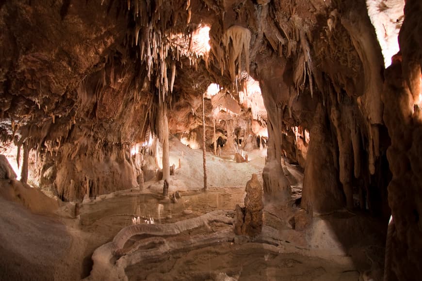 Lugar Grutas de Alvados