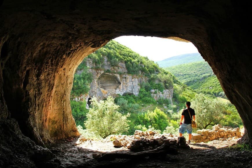 Lugar Grutas do Casmilo, Condeixa