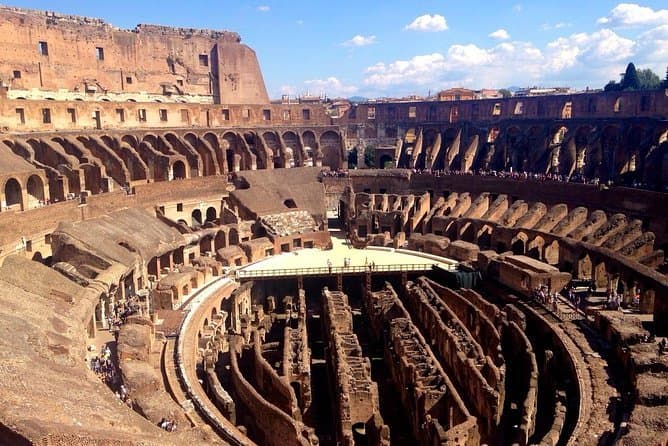 Lugar Coliseo de Roma