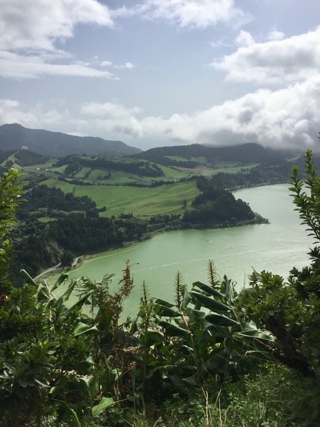 Place Furnas Lake