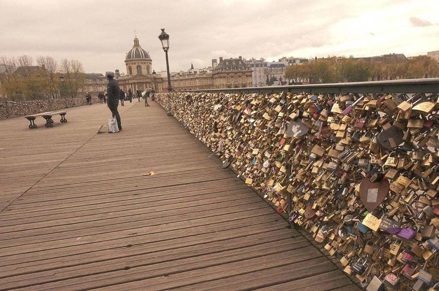 Place Pont des Arts