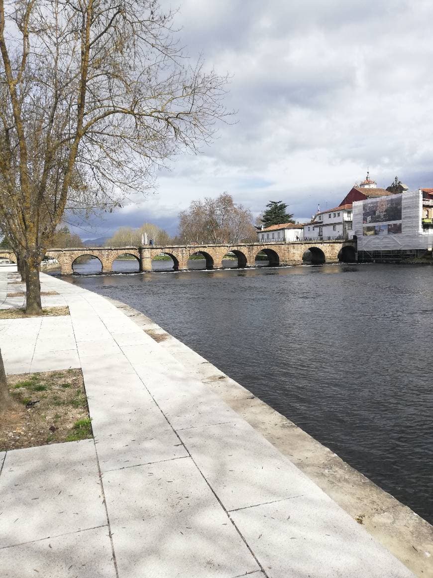 Lugar Ponte Romana de Trajano