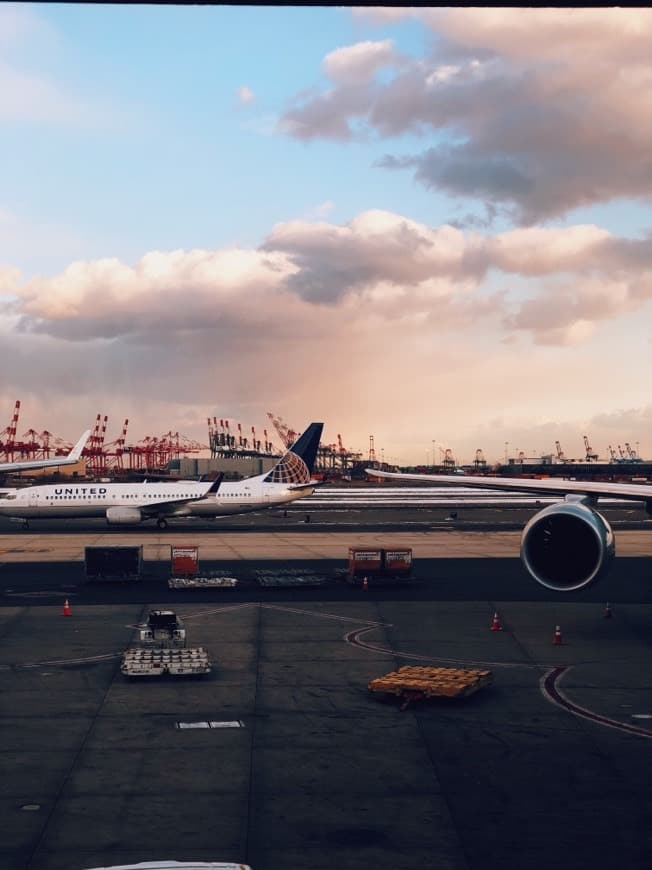 Place Newark Liberty International Airport (EWR)