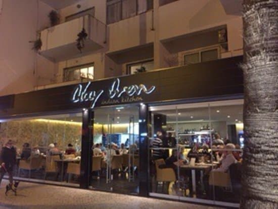 Restaurantes Clay Oven