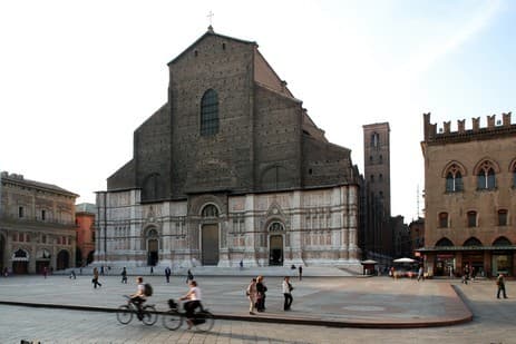 Place Basílica de San Petronio