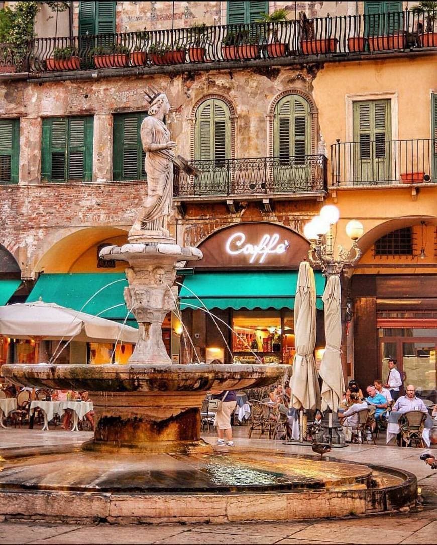 Place Piazza delle Erbe