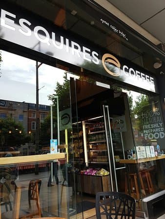 Restaurantes Esquires Coffee (Beside Savoy Cinema)