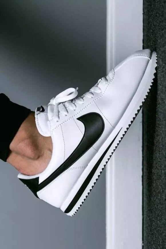 Fashion Black and white nikes