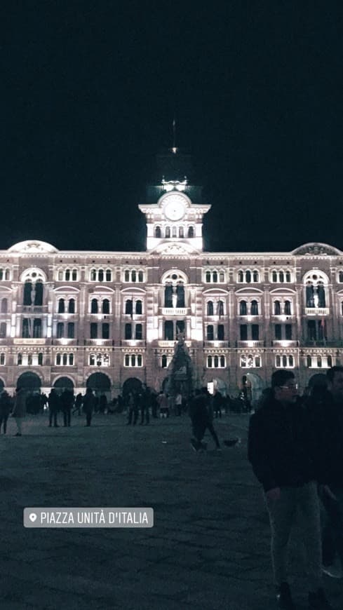 Place Piazza Unità d'Italia