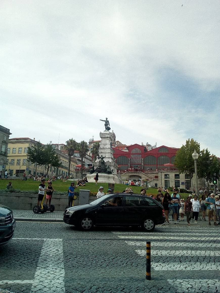 Place Praça do Infante D. Henrique