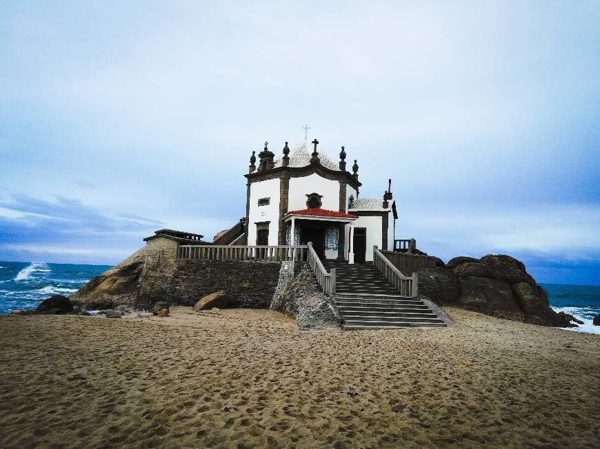 Lugar Capela do Senhor da Pedra - Miramar